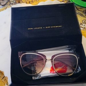 Diff Demi Lovato cateye sunglassea